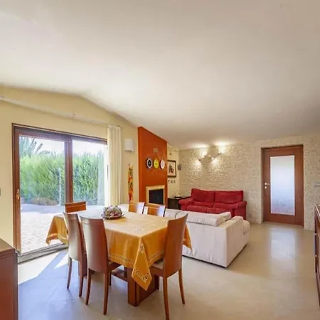 Villa Belvilla By Oyo Nereide, Cleaning Included