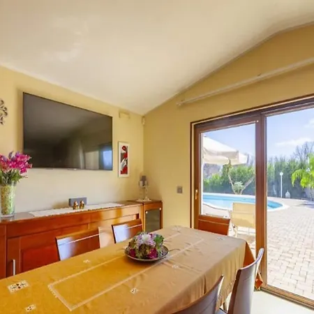 Villa Belvilla By Oyo Nereide, Cleaning Included